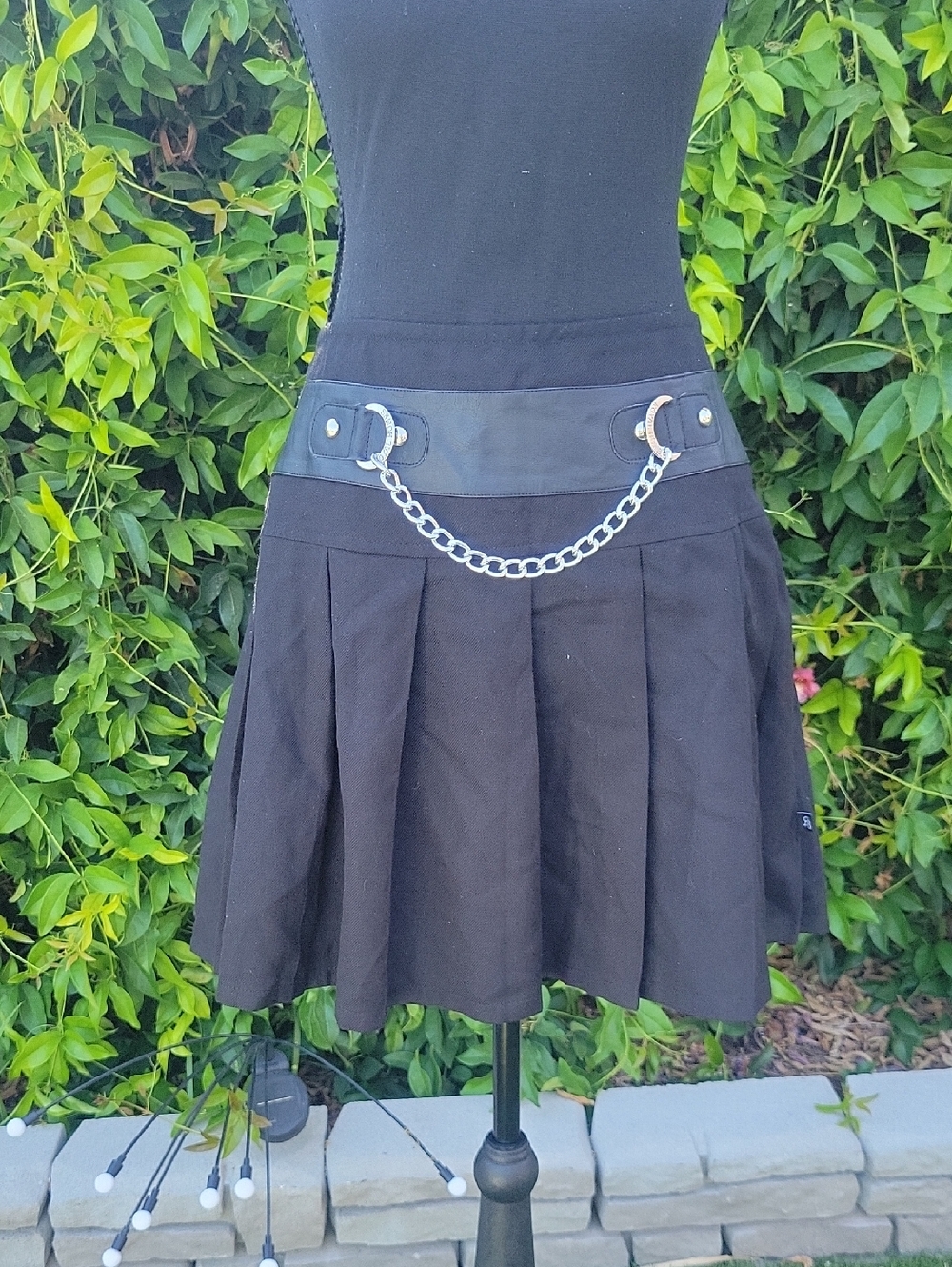 Y2K Dark Academia Black Pleated Mini Skirt with Chain Accent SZ XL
